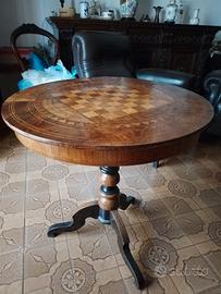tavolino intarsiato