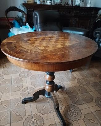 tavolino intarsiato