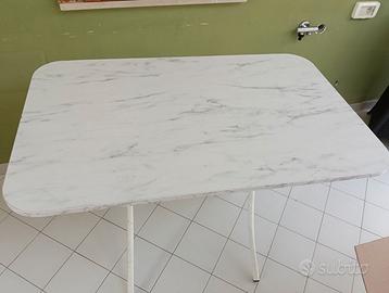 Tavolo da esterno pieghevole salva spazio