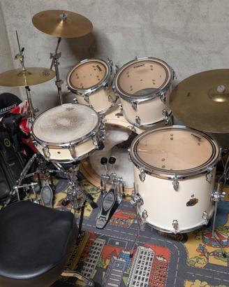 Batteria Ludwig element Bianca più custodie 