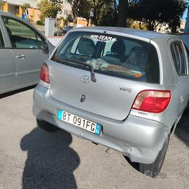 TOYOTA Yaris - 2001