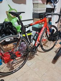 bici da corsa in carbonio 