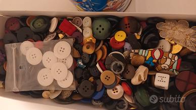 lotto bottoni varie grandezze vari colori