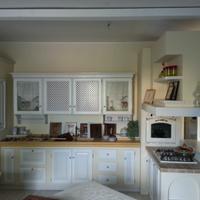 Cucina in legno massiccio finitura muratura