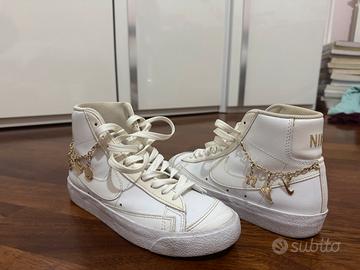 Nike blazer con dettagli oro