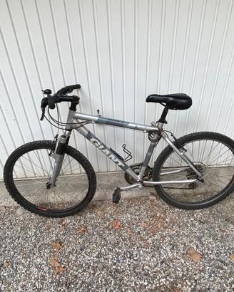 Bicicletta MTB Giant