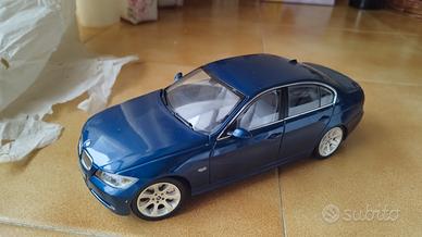 BMW 330i e90 1/18 kyosho con difetti 