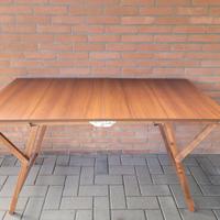 Tavolo in legno ripiegabile