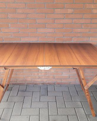 Tavolo in legno ripiegabile