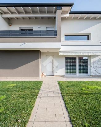 VILLA SINGOLA A SUZZARA