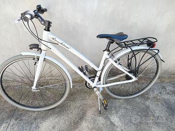 Bicicletta da donna con cambio.