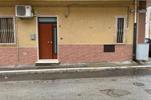 Abitazione a piano terra con garage / box auto