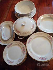 Antico servizio di piatti