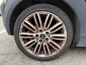 Gomme auto