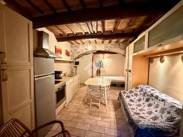 MONOLOCALE A BOLSENA