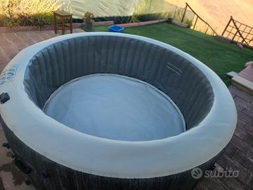piscina idromassaggio 