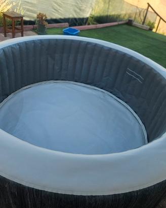 piscina idromassaggio 