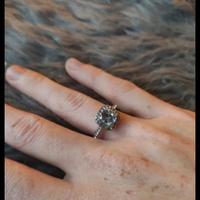 anello con finto diamante e brillantini 