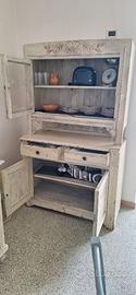 Antica credenza in legno