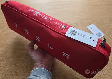Kit emergenza stradale Tesla triangolo gilet nuovo