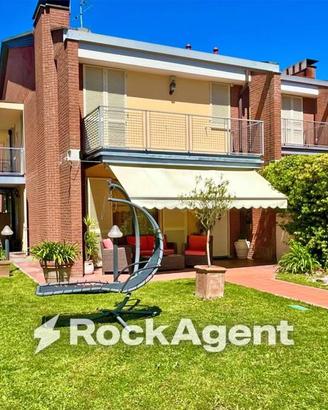 Villa di 190 m² con più di 5 locali a Lucca