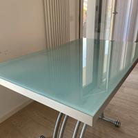 Tavolo allungabile e regolabile in altezza