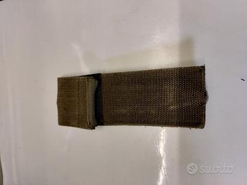 Attrezzo multiuso da caccia e pesca campeggio.