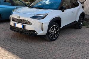 Toyota Yaris Cross GR Sport 2023 con motore 1.5