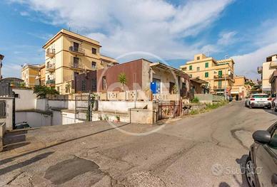 Box / Garage di 320 m² a Roma