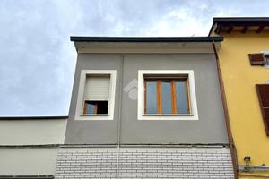 CASA SEMINDIPENDENTE A PRATO