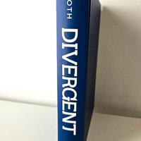 Divergent della serie Divergent, di Veronica Roth