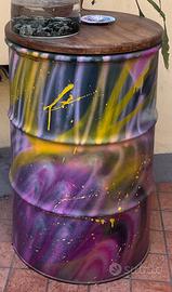 Poser bidone latta decorato a spray