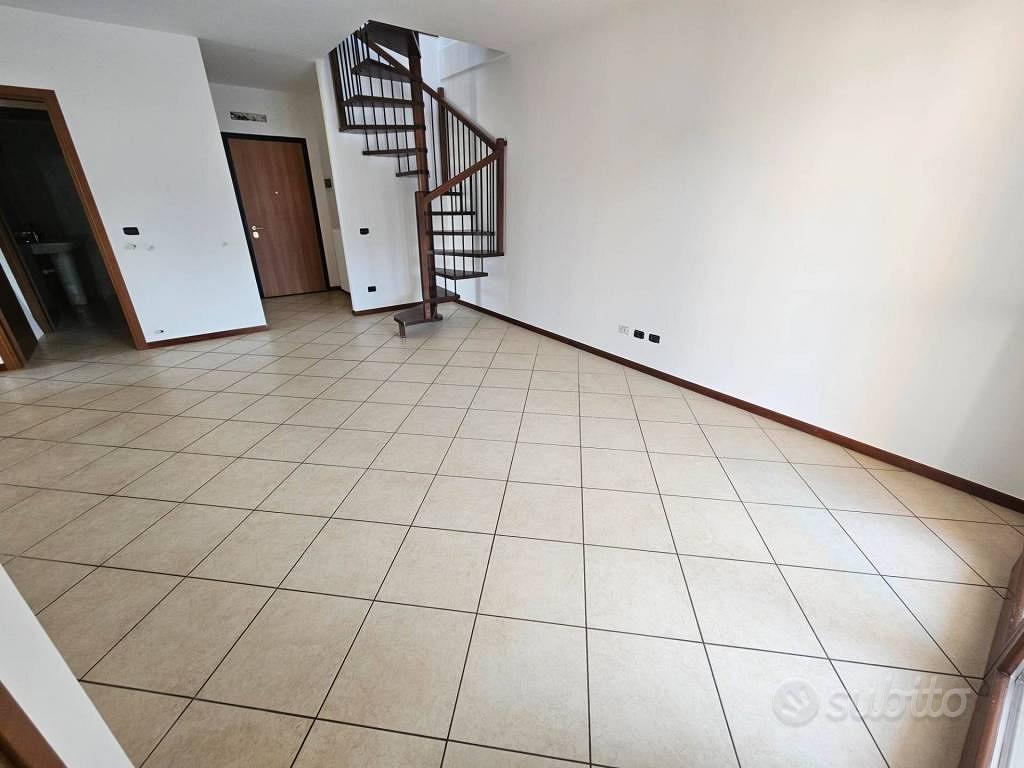 Appartamento di 155 m² con più di 5 locali e box a - Vista 6