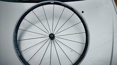 Ruota anteriore per bici da corsa o city bike