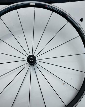Ruota anteriore per bici da corsa o city bike