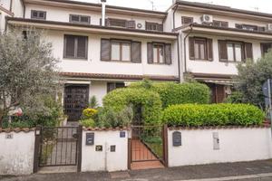 Villetta a schiera di 185 m² con 4 locali e box au