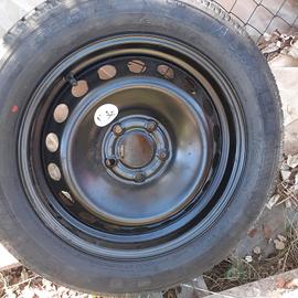 Ruota con gomma 205 55 R16 con cerchio NUOVA