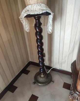 Piantana in legno tornito con base in ottone