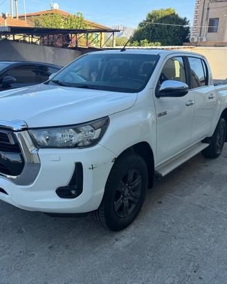 TOYOTA Hilux 2.4 D-4D 4WD 4 porte Double Cab Execu