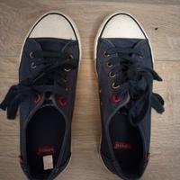 Scarpe sneakers Levis blu.