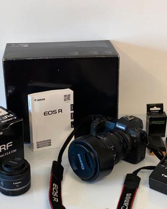 Kit Canon R con obiettivi, batterie e accessori