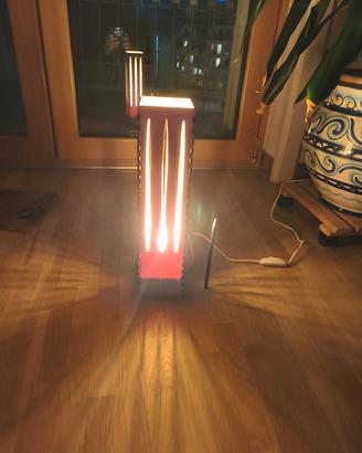 Lampada da tavolo in legno
