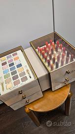 Mobiletto porta trucchi