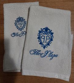 The Plaza Hotel - 2 asciugamani bianchi ricamati