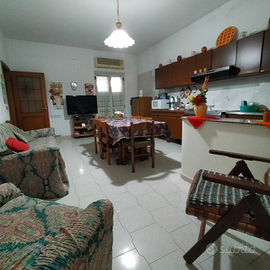 Casa indipendente con cantina, giardino e garage