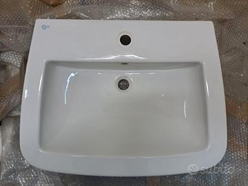 Lavabo Ideal Standard sospeso con semicolonna