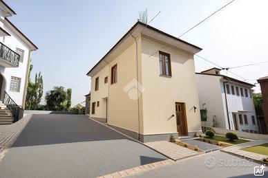 CASA SEMINDIPENDENTE A MONTESCUDO - MONTECOLOMBO