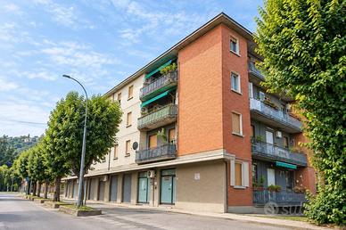 Appartamento di 103 m² con 4 locali e box auto a V
