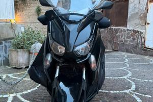 Yamaha XMAX 250