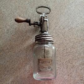 Antica zangola per fare il burro